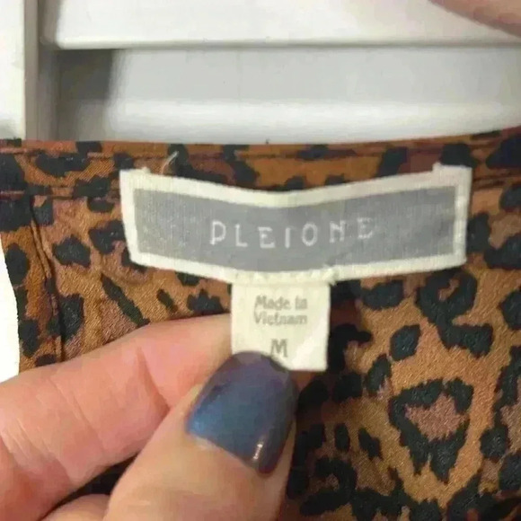 Pleione Long Sleeve Leopard Print Top Size Medium - Picture 2 of 8